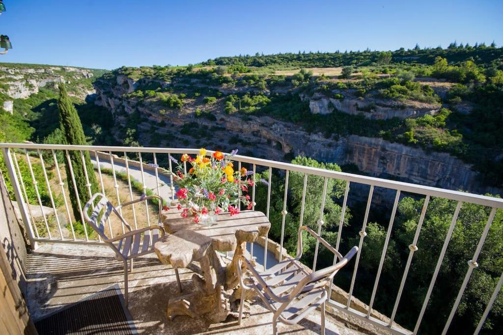 Le Brianyourhosthelper Appartement Minerve Buitenkant foto