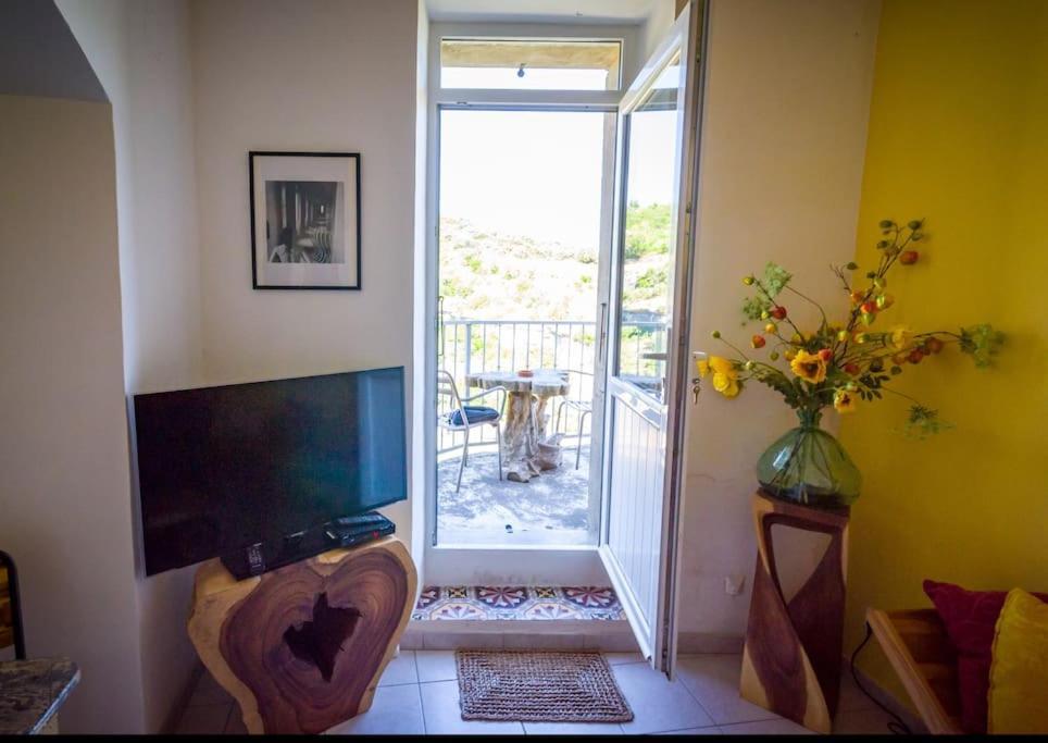 Le Brianyourhosthelper Appartement Minerve Buitenkant foto